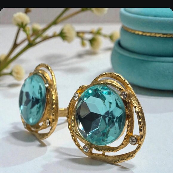 Massive Vintage 1980's CRAFT Gold Aquamarine Glass Crystal Clip-on Earrings - Picture 2 of 6